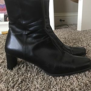Black heel boots
