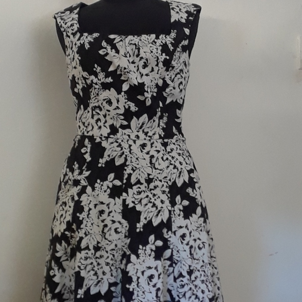 Black house white market dress