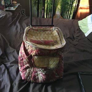 Travel tote with wheels