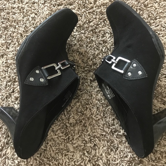 Black heels - Picture 2 of 3