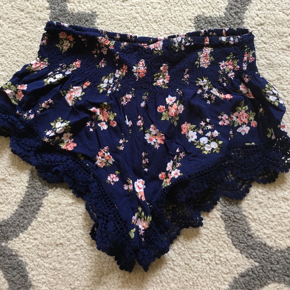Forever 21 elastic waist crochet floral shorts