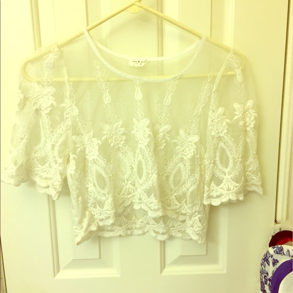 Tea & cup lace see threw crop top