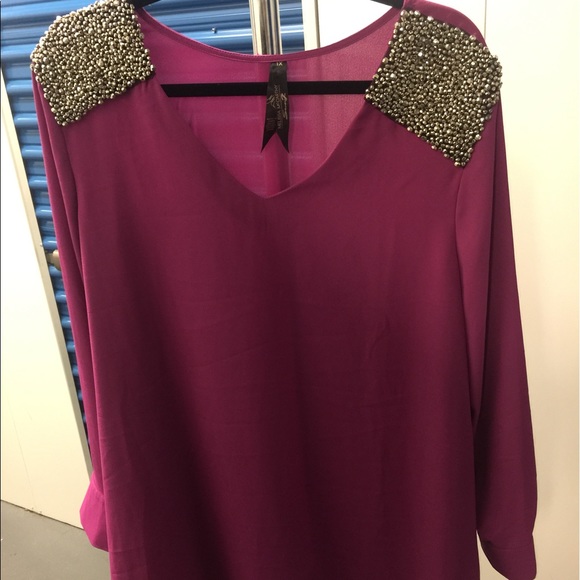 Embellished tunic - Picture 1 of 4