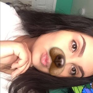 Meet your Posher, Yanet