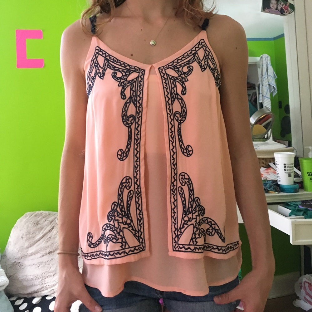 pink tank top