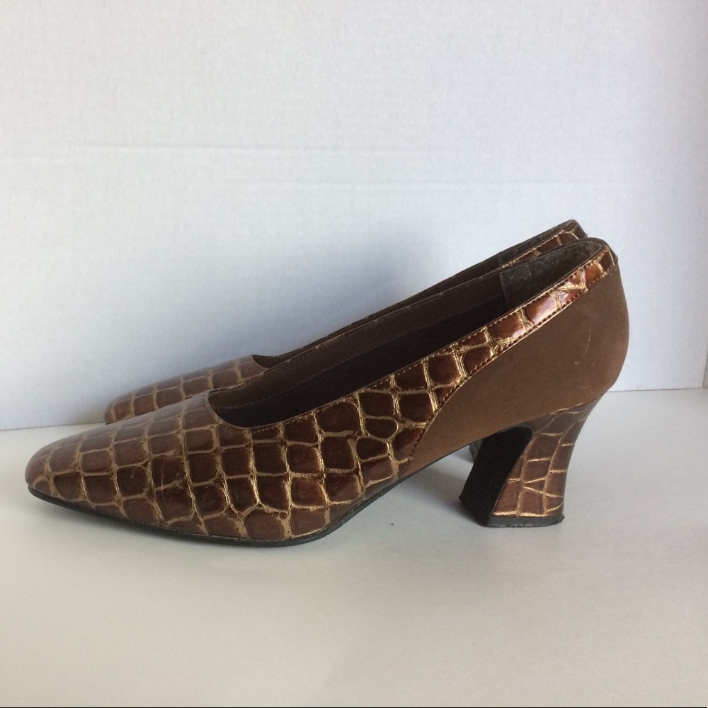 Shoes - Picture 2 of 4