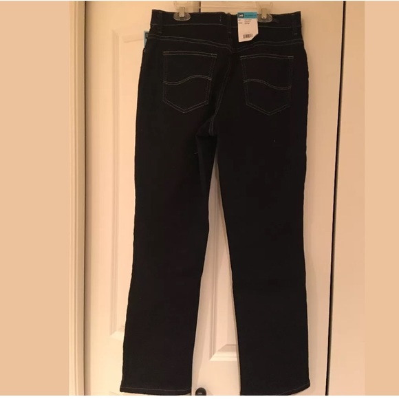 NEW LEE RELAXED FIT AT THE WAIST SHORT SIZE 8 - Picture 2 of 2