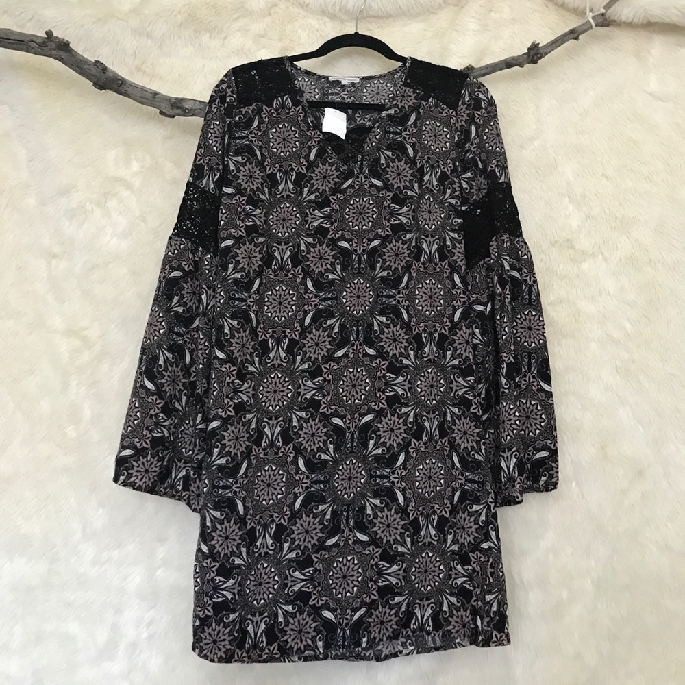 🆕 Charlotte Russe size Medium patterned Dress.