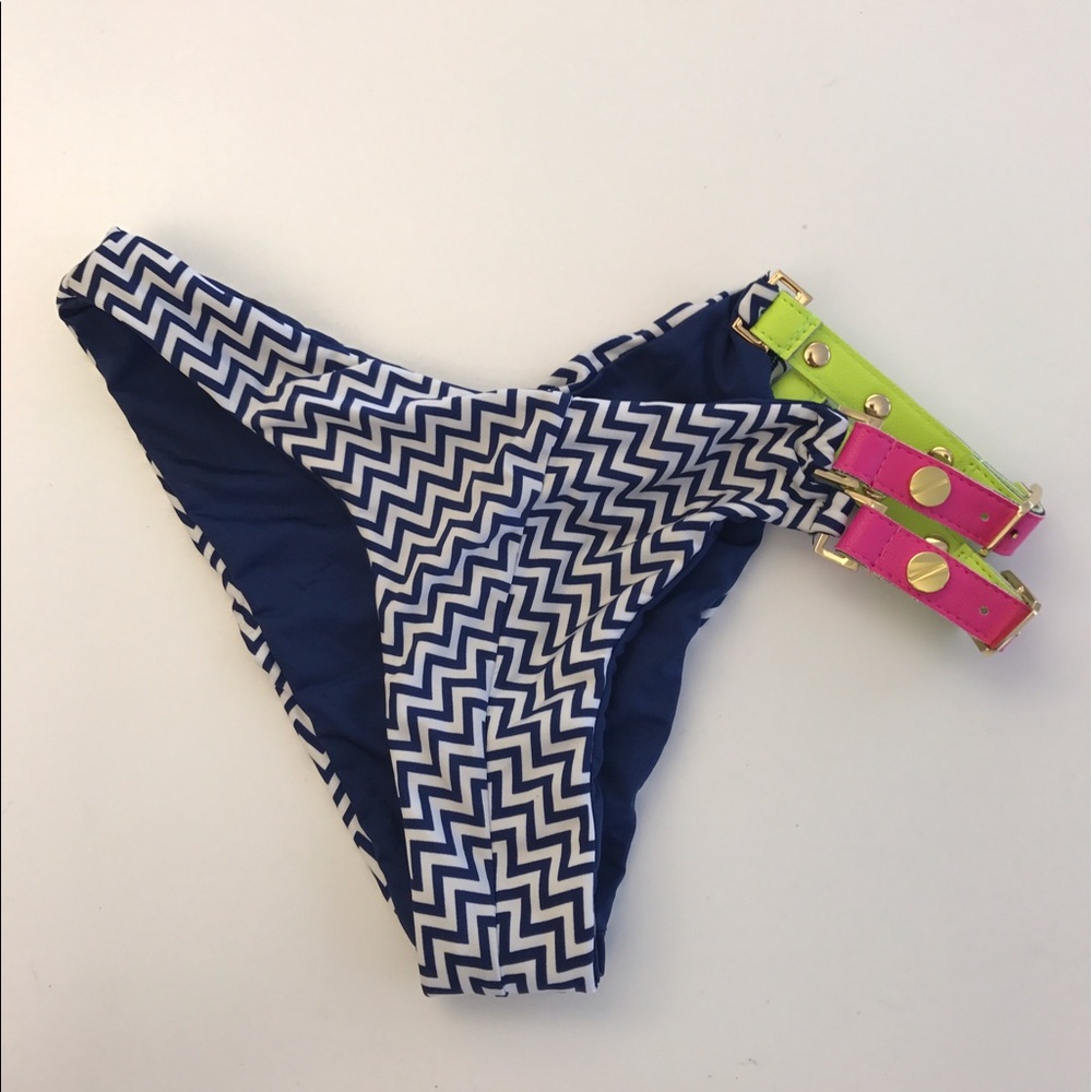 Beach Bunny Bikini Set. - Picture 3 of 3