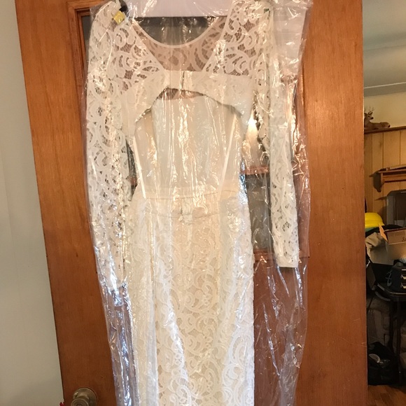 BCBG Max Azria Formal Lace Gown - Picture 4 of 6