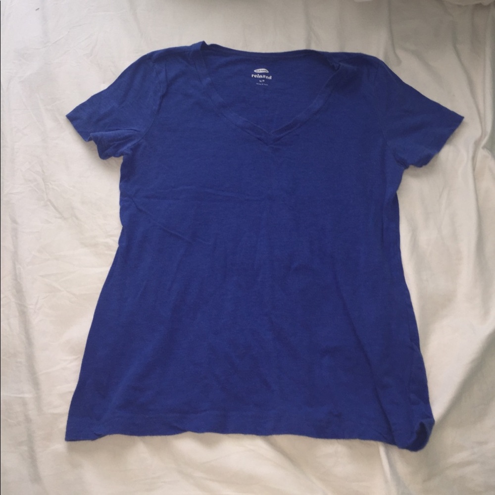 blue v-neck tee