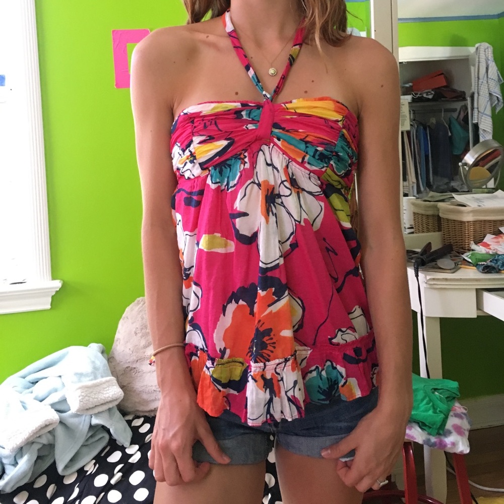 pink tank top