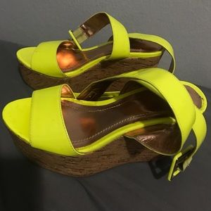 BCBG Generation neon yellow sandal