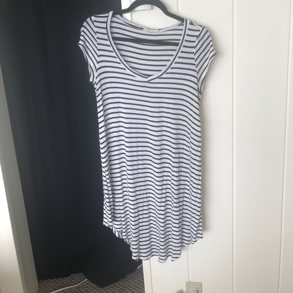 Black and White Stripped Scooped T-shirt Dress