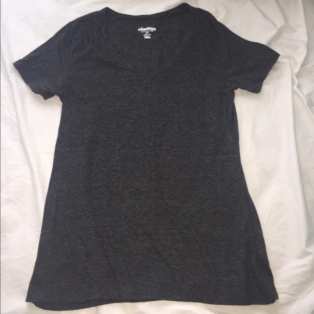 grey v-neck tee