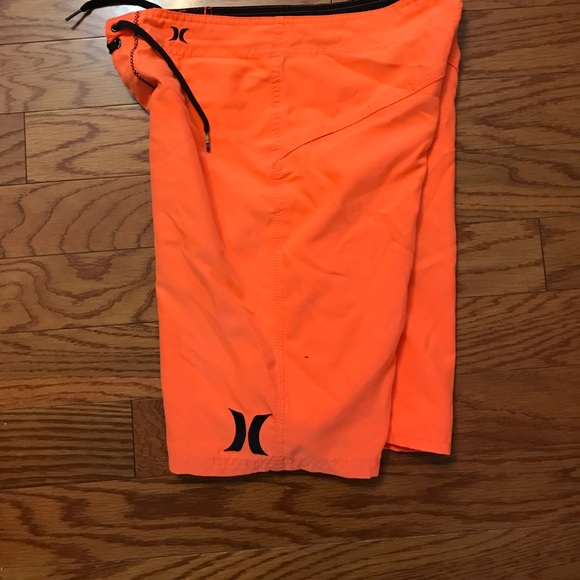 Hurley men's swim suite. - Picture 4 of 5