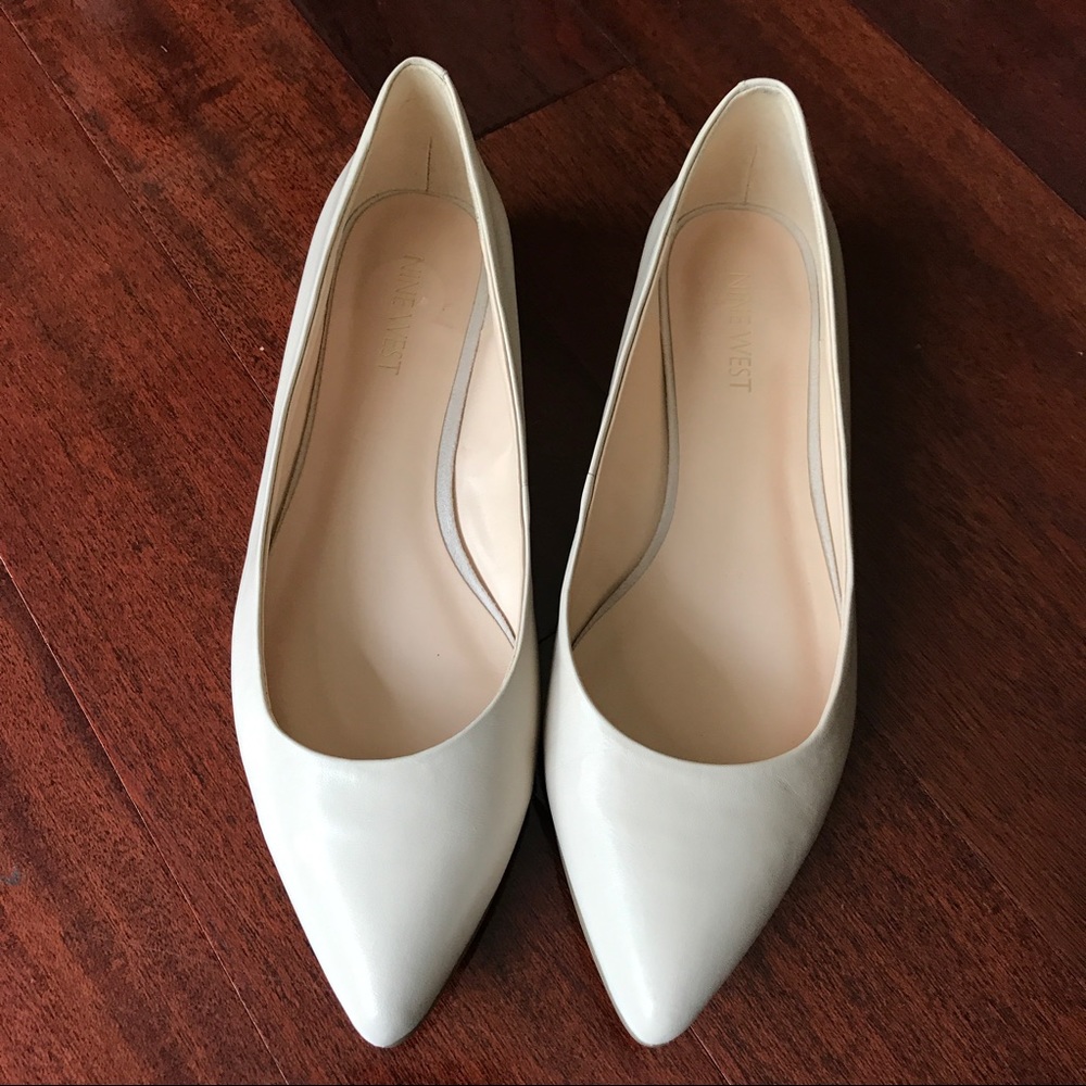Off white Nine West pointed Flats