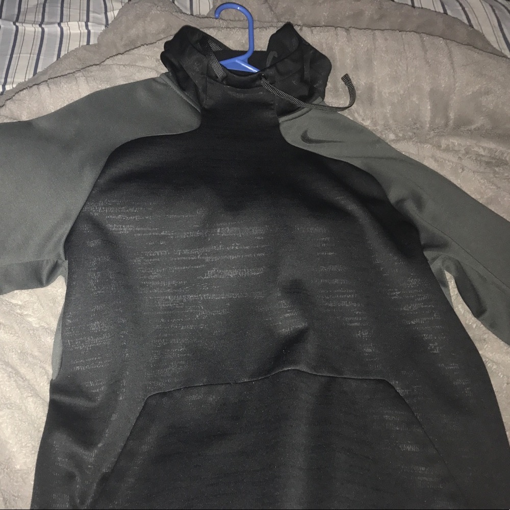 black nike thermal hoodie