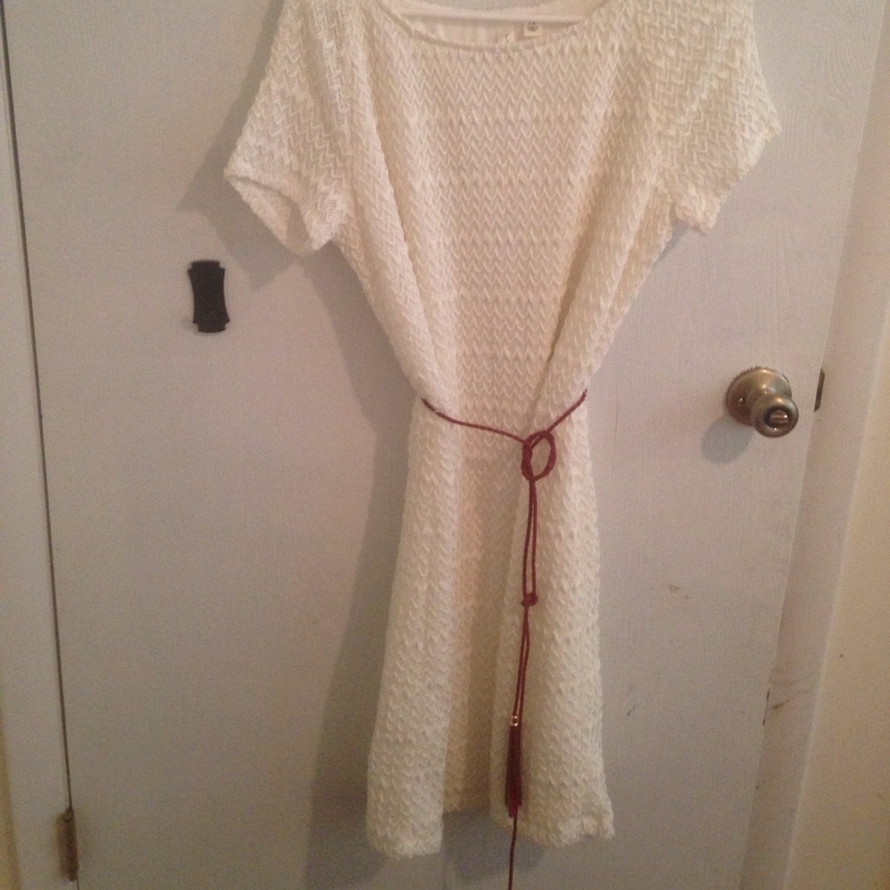 White Short sleeved dress