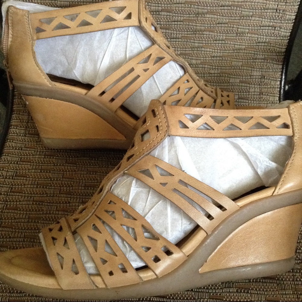 Sand Leather Wedges