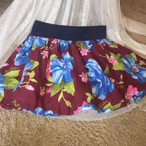 Hollister girls skirt cute worn once :)