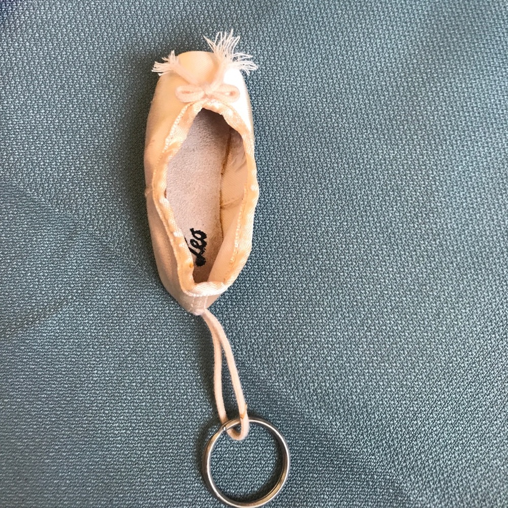 Ballet point shoe keychain