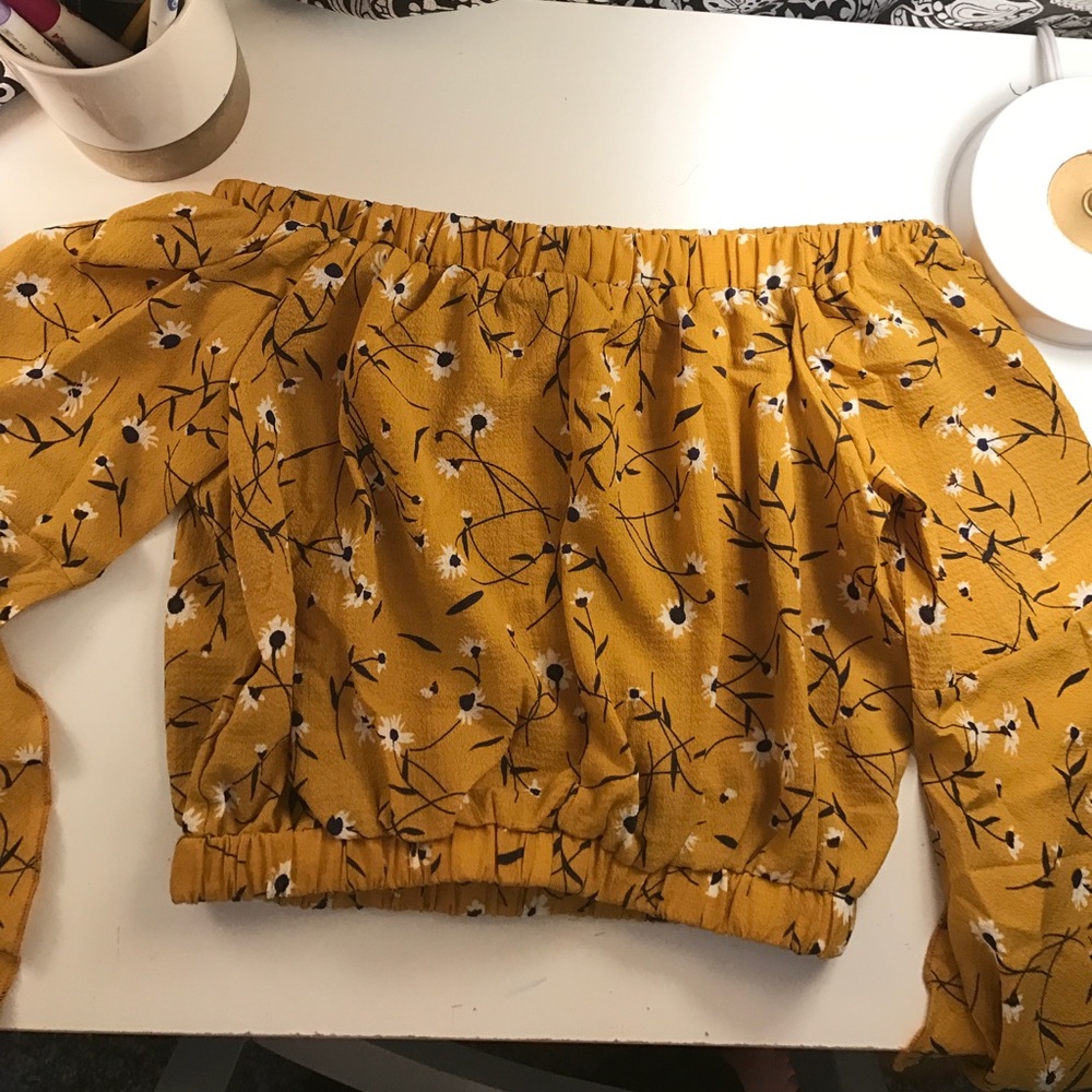 Off the shoulder yellow flare sleeve top