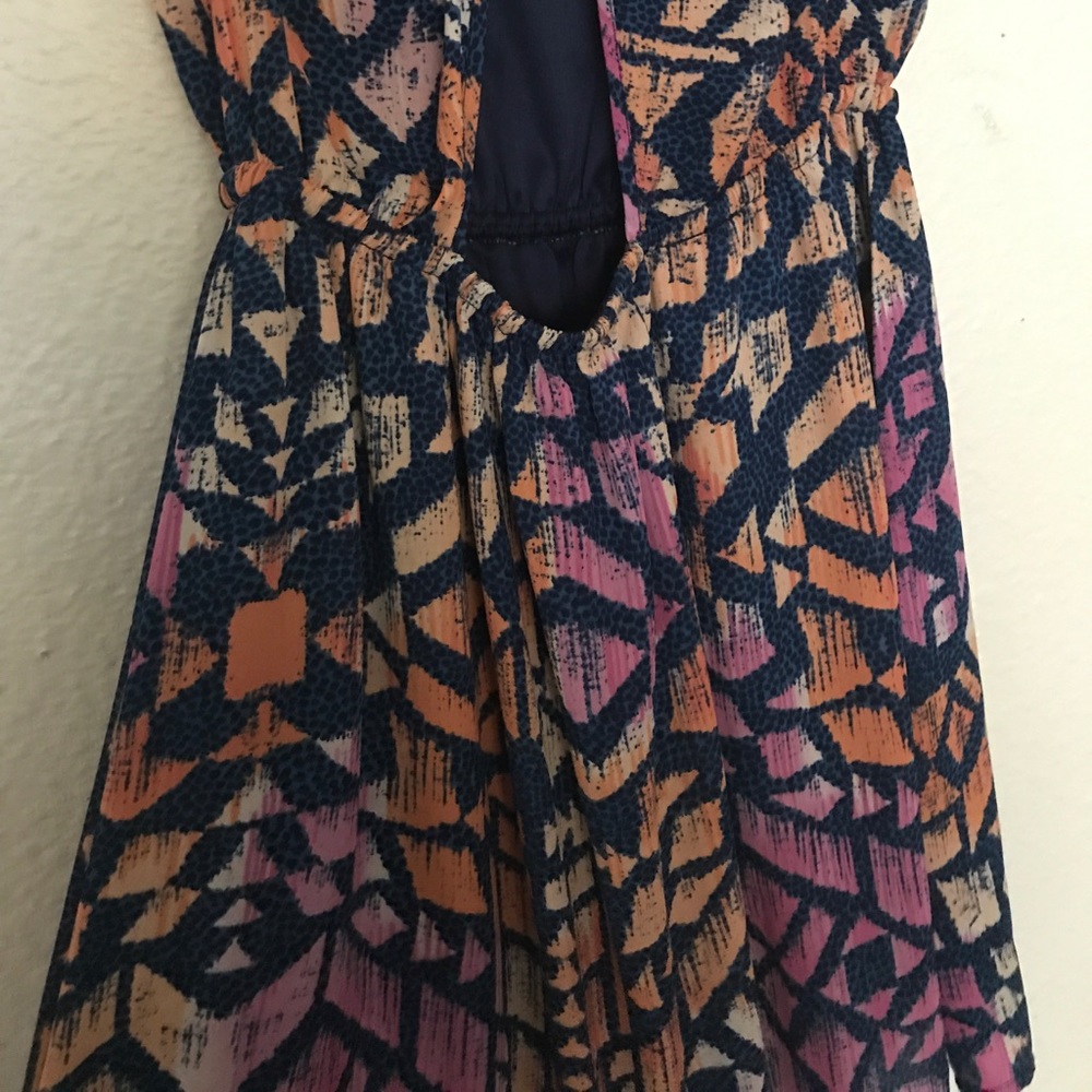 Check out the back! 😍 - Picture 3 of 3