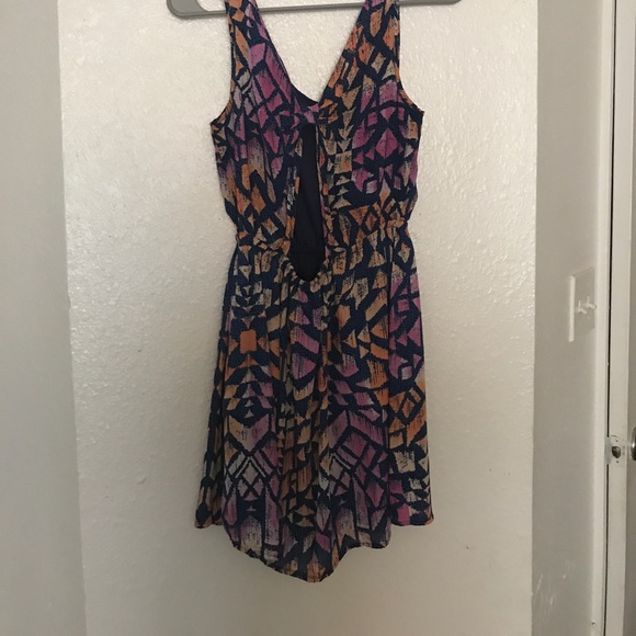 Check out the back! 😍 - Picture 2 of 3