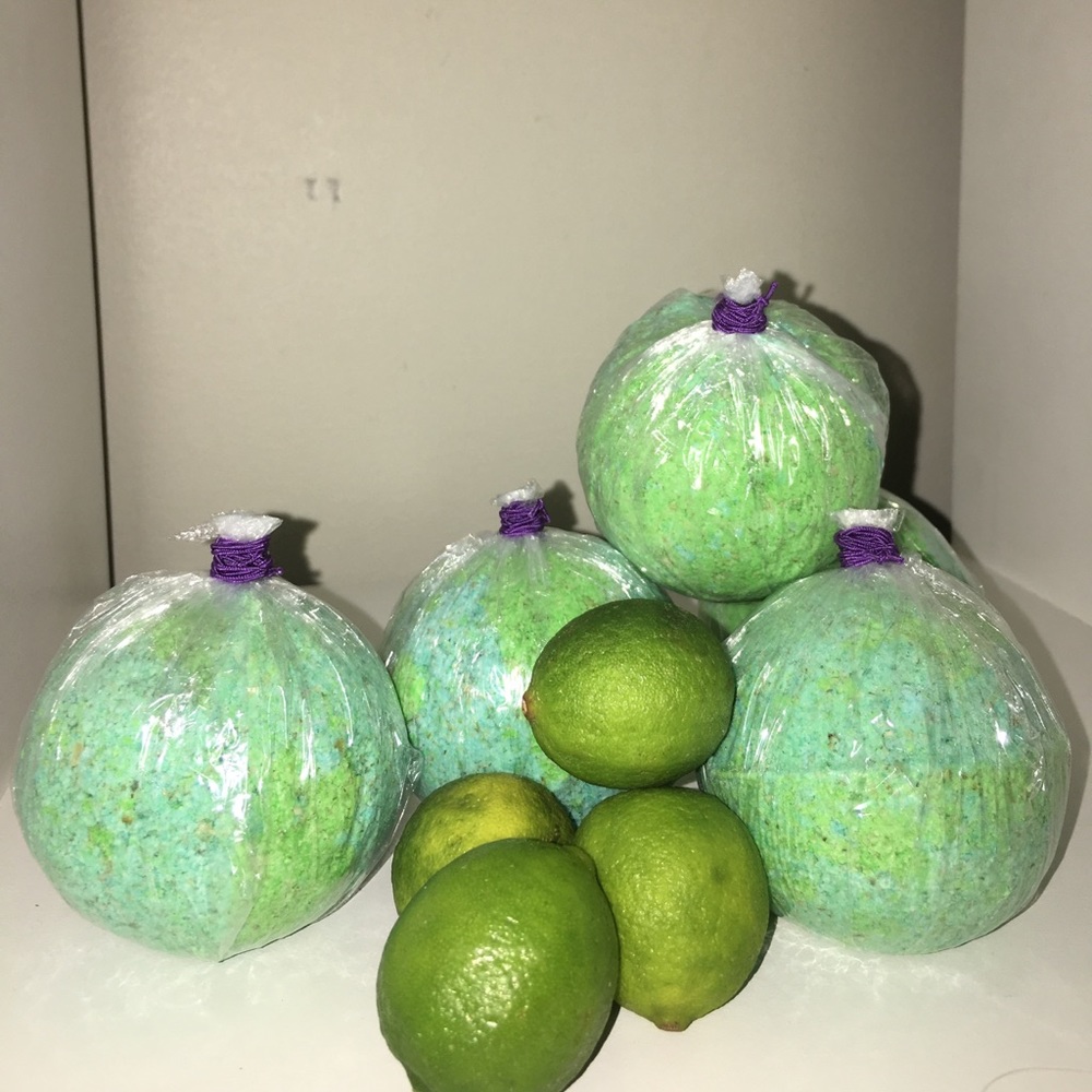 Set of 4 fragrant lime bath bombs.