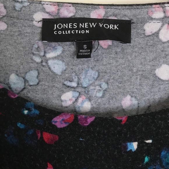 Long sleeved floral - Picture 2 of 2