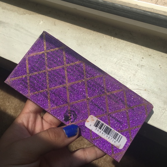 Eyeshadow purple profusion - Picture 3 of 3