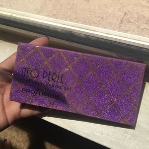 Eyeshadow purple profusion