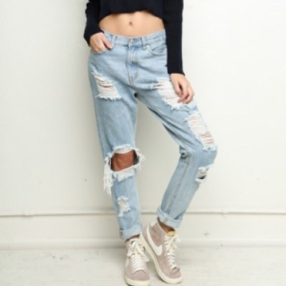 TRADED Brandy Melville destroyed boyfriend jeans