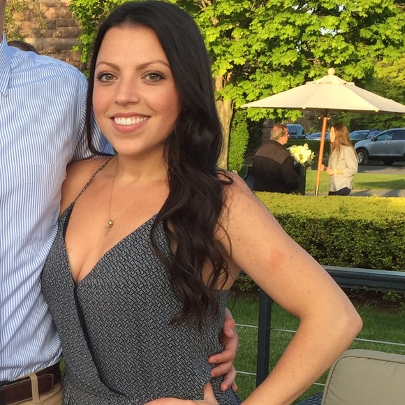Meet your Posher, Nicole - Picture 1 of 1