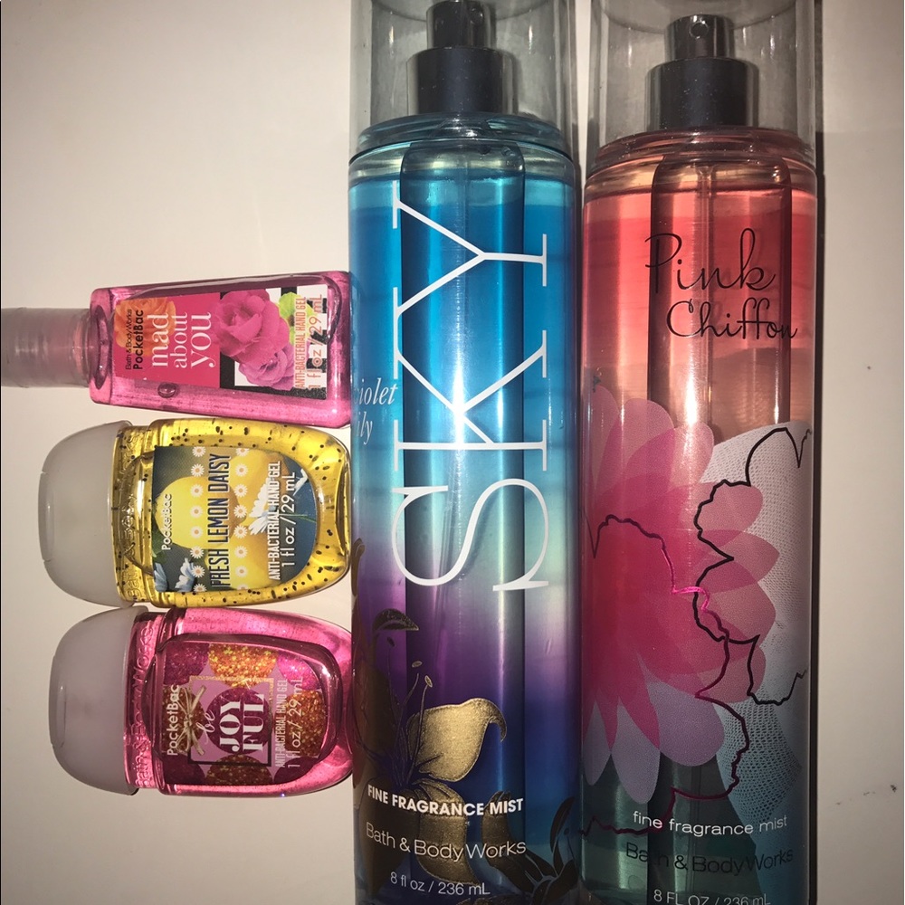 NEVER BEEN USED BATH AND BODY WORKS SET