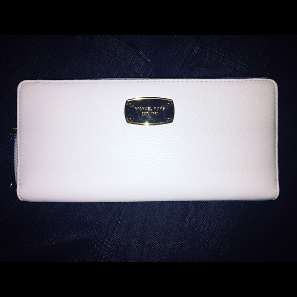 MICHAEL KORS WHITE CONTINENTAL EALLET