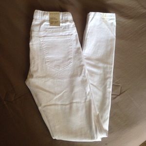 White skinny jeans