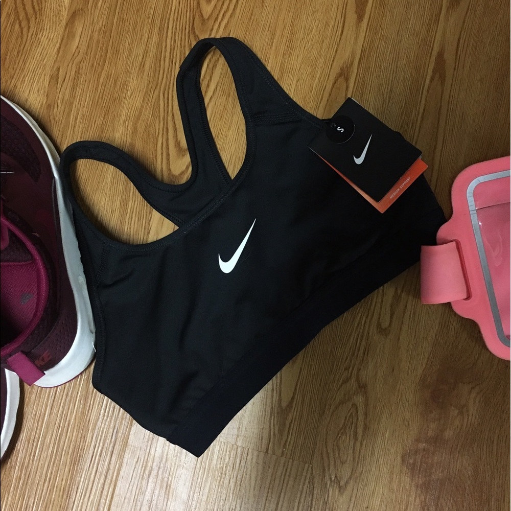 NWT black size S Nike Sports Bra