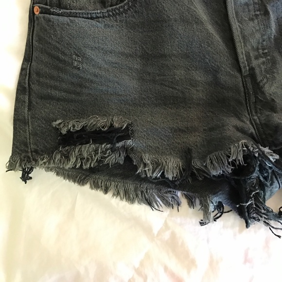 Brand new Levi denim shorts - Picture 4 of 4