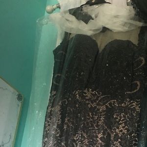 Black and nude prom dress ! Comes with gold belt!