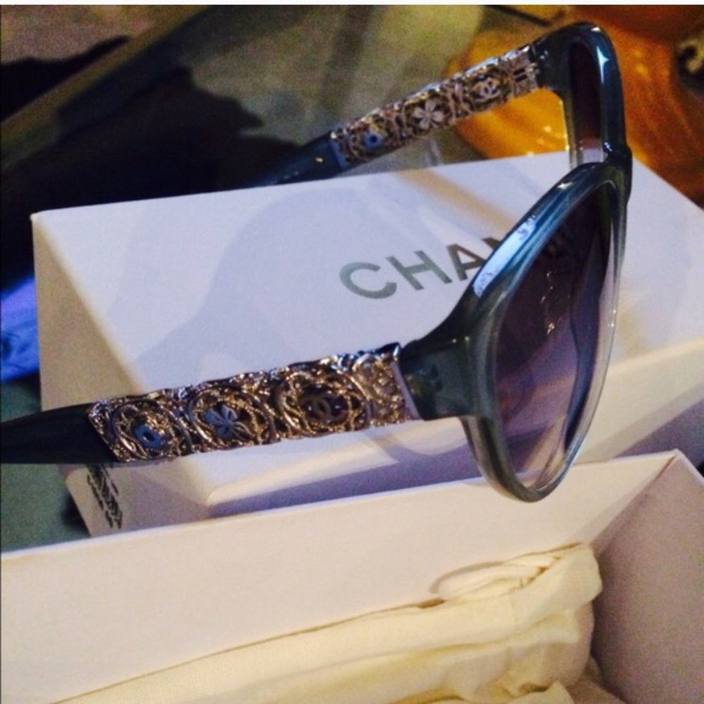 🌺100%auth Chanel🌺 - Picture 3 of 4