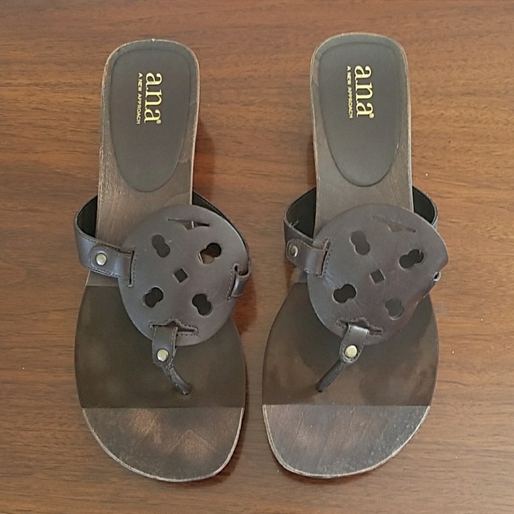 BROWN SANDLES