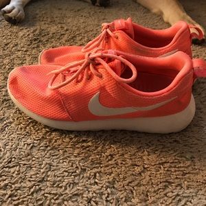 Nike Roshe Tennis Shoes