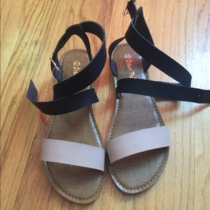 Cross cross flat sandal strap shoes