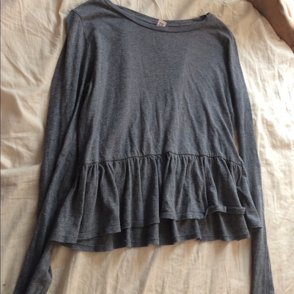 Long sleeve gray shirt