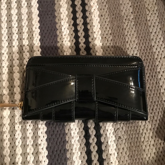 *sold* Zac Posen Bow Wallet - Picture 1 of 6