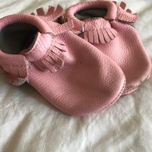 Toddler pink Freshly Picked moccasins