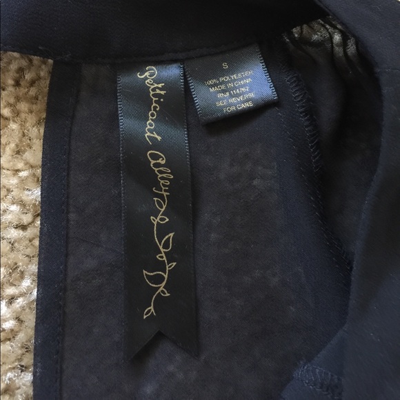 Black Shear open back blouse - Picture 2 of 4