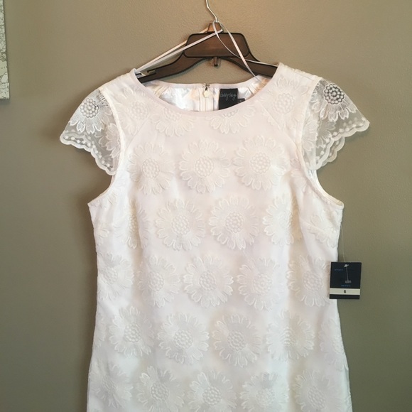 ✨NWT✨ White Lace Gabby Skye Dress - Picture 2 of 5